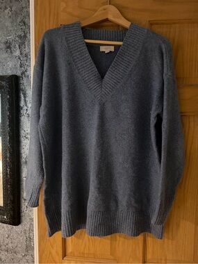 LOFT Men's V-Neck Sweater - Charcoal